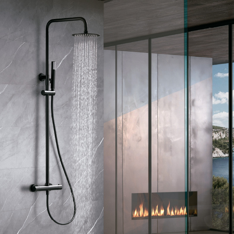 Columna para ducha de pared con un diseño termostático de acabado negro  mate Line Imex