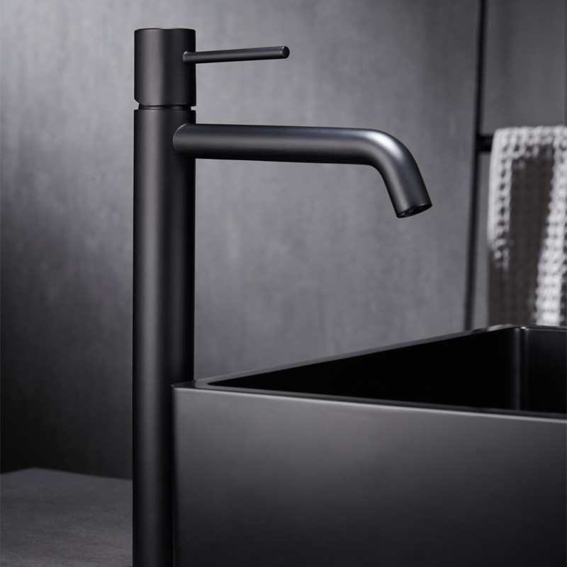 grifo lavabo alto negro MONZA